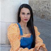 Offro lezioni privati a bambini/e e/o ragazzi/e sia di scuola primaria che di secondaria di I e II grado, adattandole alle loro esigenze.